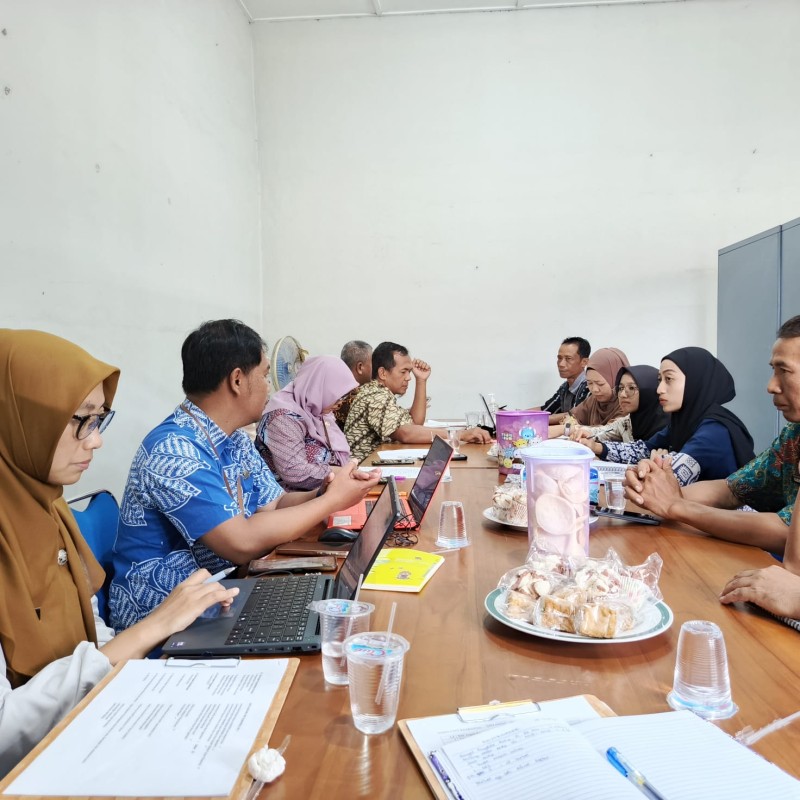 Tim 2 Melaksanakan Audit Kearsipan internal di Dinperinaker Temanggung