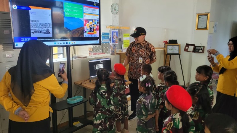 Kunjungan TK Dewi Sartika Wonotirto Bulu ke Perpustakaan Kabupaten Temanggung