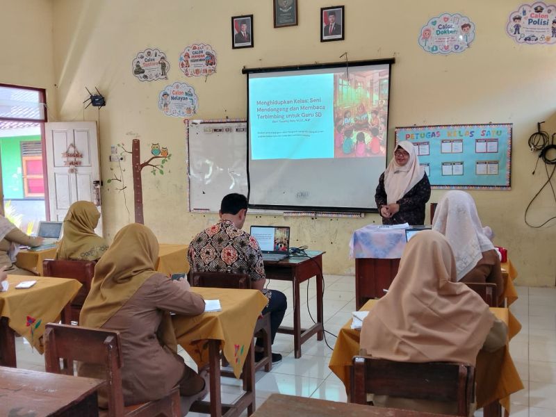 Kegiatan Pelatihan Mendongeng bagi Guru di SDN Sunggingsari Parakan