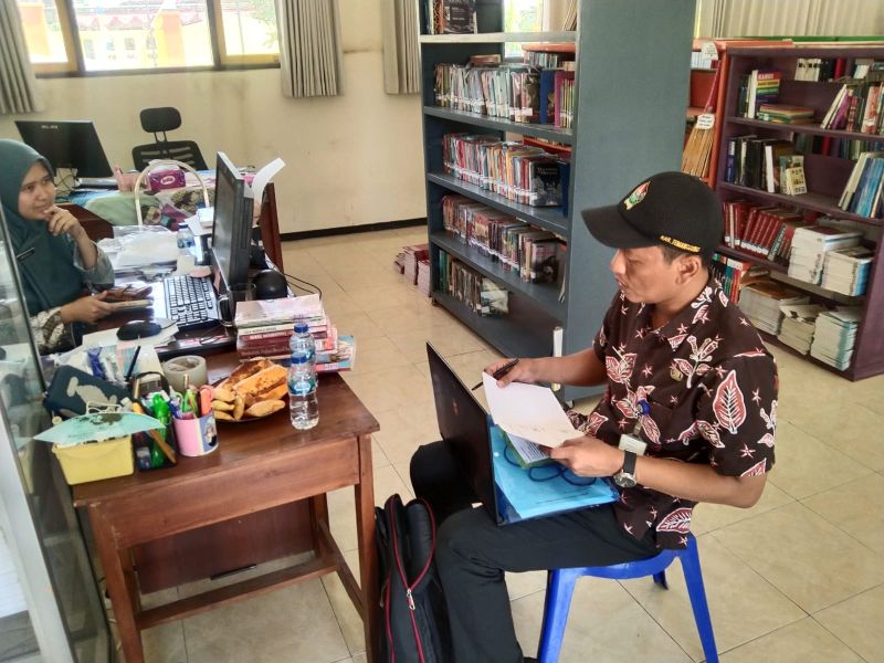 Layanan Perpustakaan Keliling di SMP N 1 Gemawang ( Penagihan Buku )
