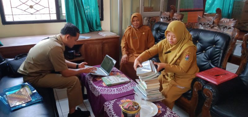 Layanan Perpustakaan Keliling di SDN Purworejo ( Penagihan Buku )