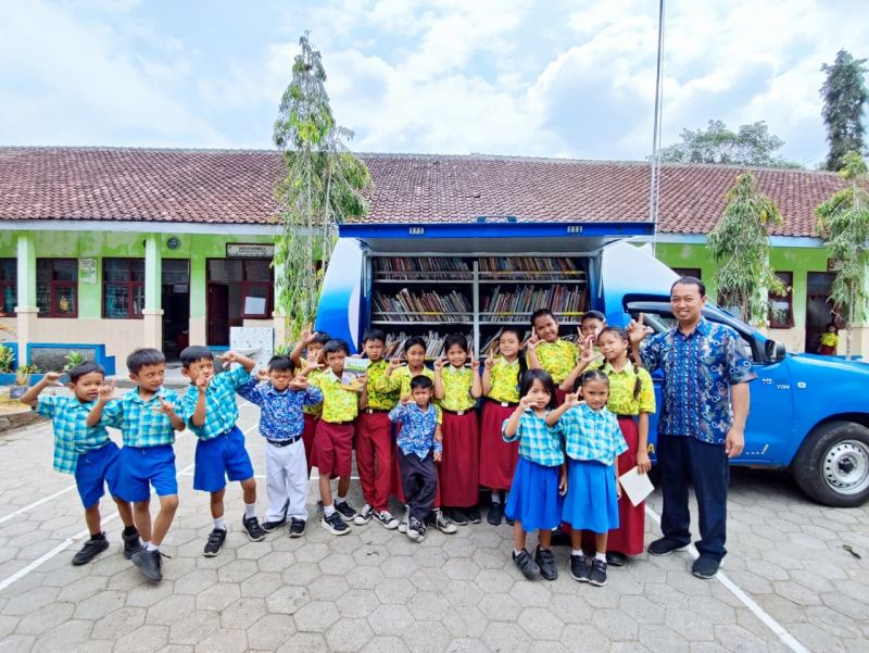 Kunjungan Perpustakaan Keliling di SDN Krempong Kec. Gemawang