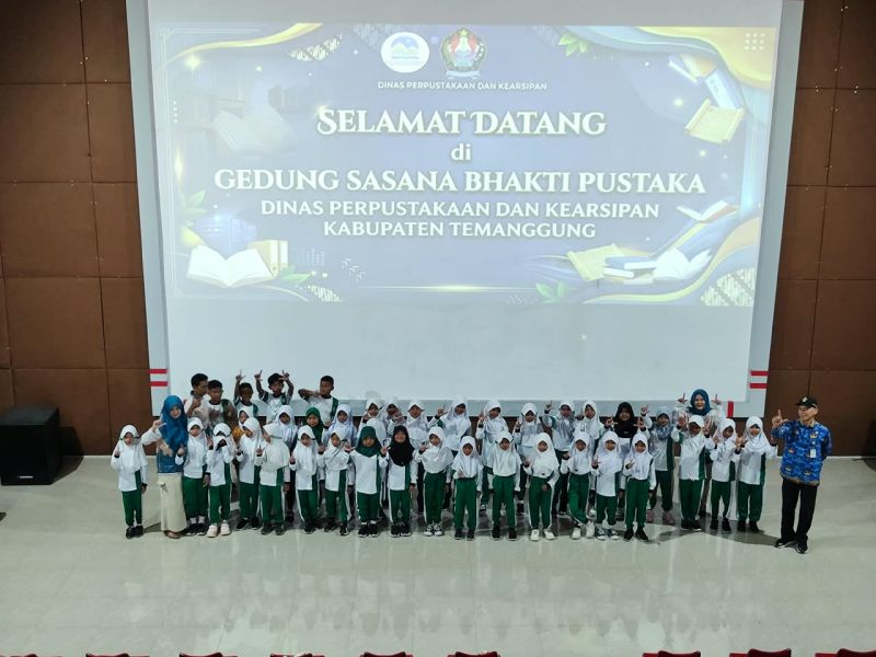 Layanan Tour de library dari MI Ma'arif Gesing Kandangan