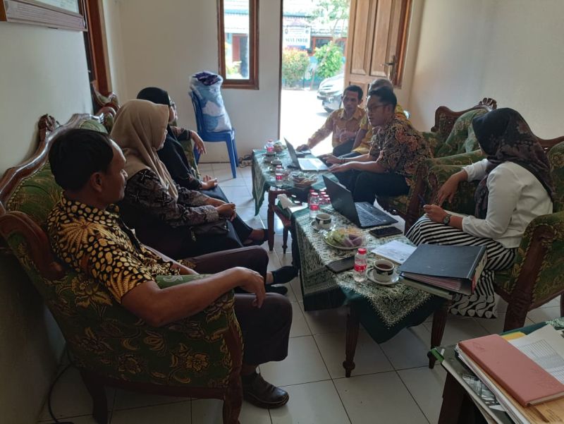 Pembinaan penyusunan SOP Pengurusan Surat di Desa Bulu