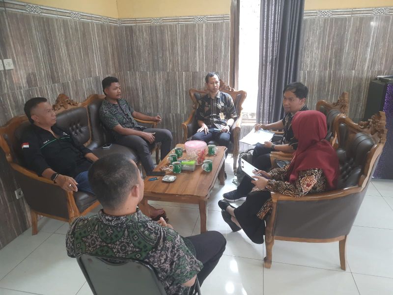 Pembinaan penyusunan SOP Pengurusan Surat di Desa Tlogomulyo