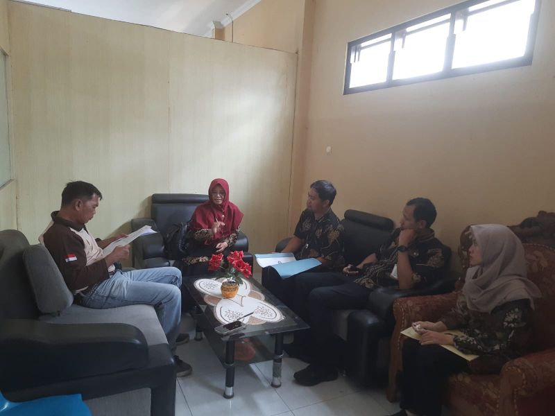 Pembinaan penyusunan SOP Pengurusan Surat di Desa Mudal