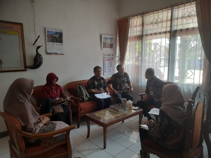 Pembinaan penyusunan SOP Pengurusan Surat di Kec. Temanggung